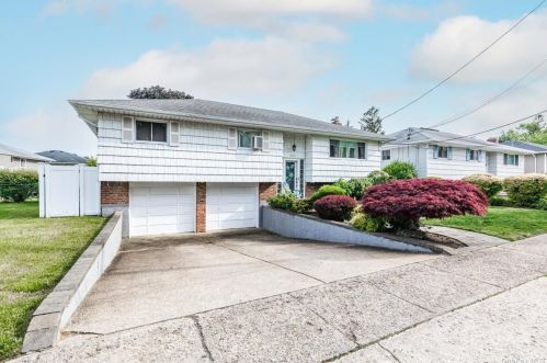 2820 Maple Ave, North Bellmore, NY 11710-2454