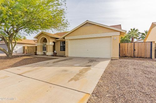 3913 Calle Lejos, Glendale, AZ 85310-4012