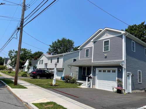 858 Clark St, Bridgeport, CT 06606-3201