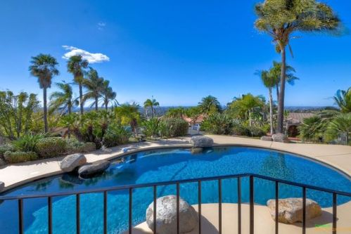3024 Palm Hill Dr, Vista, CA 92084-6555