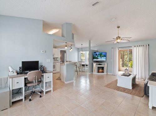 8425 102nd Ct, Vero Beach FL  32967-2898 exterior