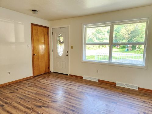 548 New Castle Rd, Slippery Rock, PA 16057-2622