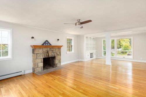 61 Knotty Oak Rd, Coventry RI  02816-8306 exterior