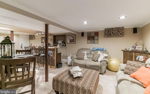 527 Spring Hill Dr, Harleysville PA  19438-2242 exterior