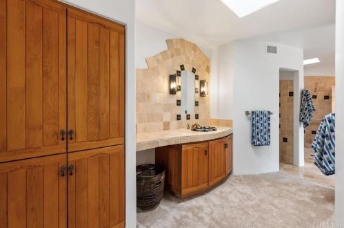 1570 Caudor St, Encinitas CA  92024-1216 exterior