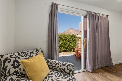 48118 Via Hermosa, La Quinta CA  92253-2227 exterior