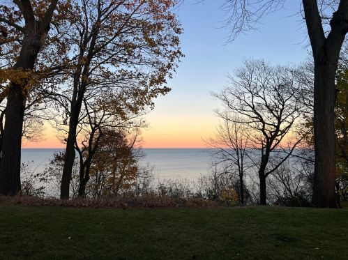 4150 Lake Dr, Milwaukee WI  53211-1719 exterior