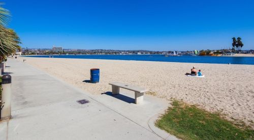 3764 Bayside Ln, San Diego CA 92109-7203 exterior