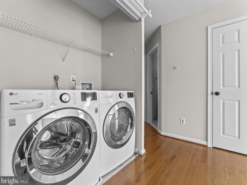 12825 Tournament Dr, Herndon VA  20191-5861 exterior