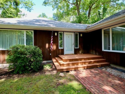 116 Dibble Edge Rd, Wallingford, CT 06492-2706