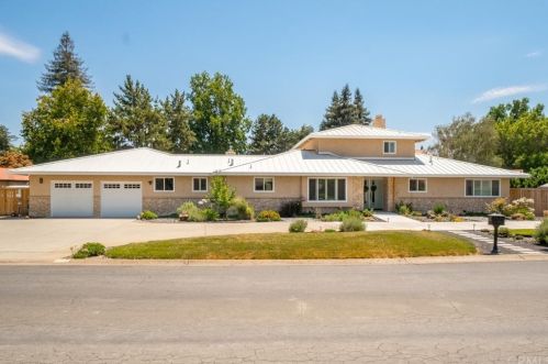 127 Estates Dr, Chico, CA 95928-7415