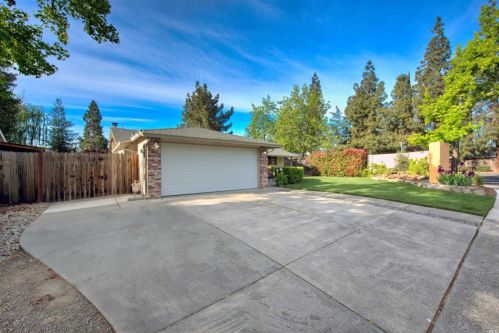 1000 Woodridge Dr, Vacaville CA  95687-6440 exterior