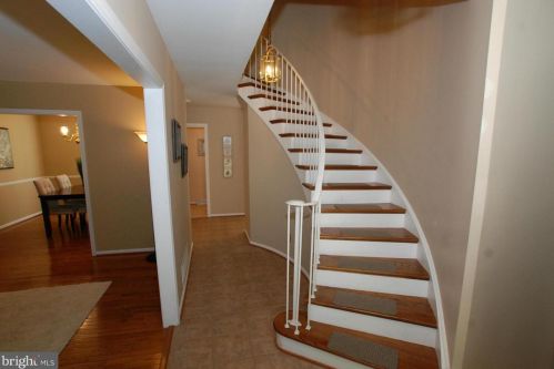 6042 Haverhill Ct, Springfield VA  22152-1213 exterior