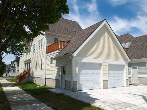 406 Brown St, Milwaukee, WI 53212-3627