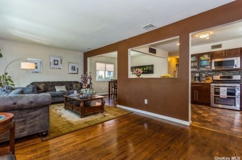 641 5th Ave, New Hyde Park, NY 11040-5449
