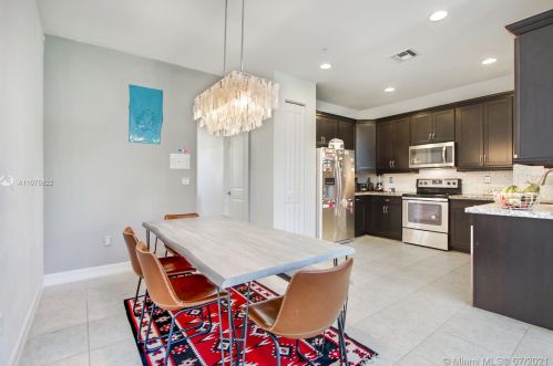 11510 15th St, Hollywood, FL 33026-2590
