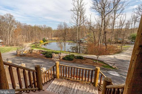 3714 Mountain Rd, Haymarket VA  20169-1739 exterior