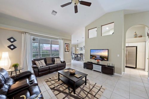 576 Somerset Ct, Marco Island, FL 34145-2450