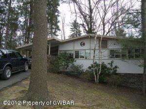 19 Birch Hill Ln, Dallas, PA 18612-1601