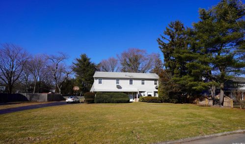 24 Wood Sorrell Ln, Elwood, NY 11731-4738