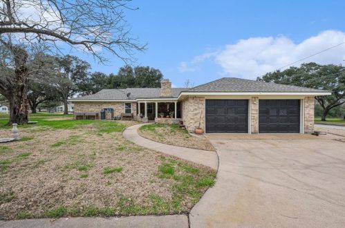 1906 12th St, Hempstead, TX 77445-6610
