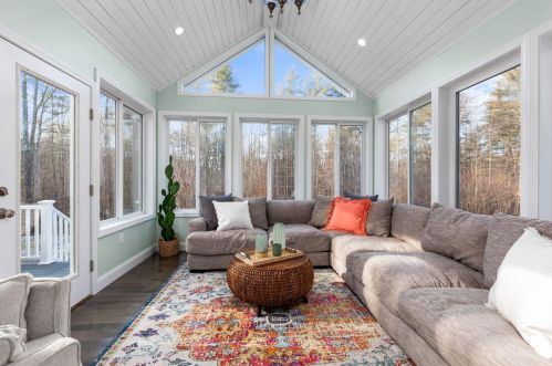 49 Sandy Ln, Dover NH  03820-5900 exterior