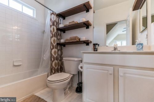 15575 Kelley Farm Ct, Woodbridge VA  22193-5784 exterior