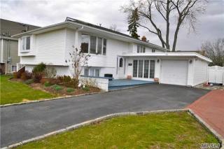 72 Elaine Dr, Rockville Centre, NY 11572-5709