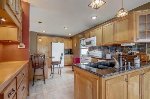 5367 6th St, Milwaukee, WI 53221-3618