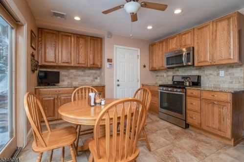 62 Valley View Rd, High Bridge, NJ 08829-1318