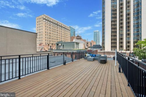 2037 Locust St, Philadelphia PA  19103-5613 exterior