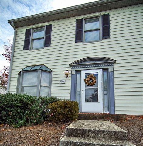 2506 Cottage Pl, Greensboro, NC 27455-2913