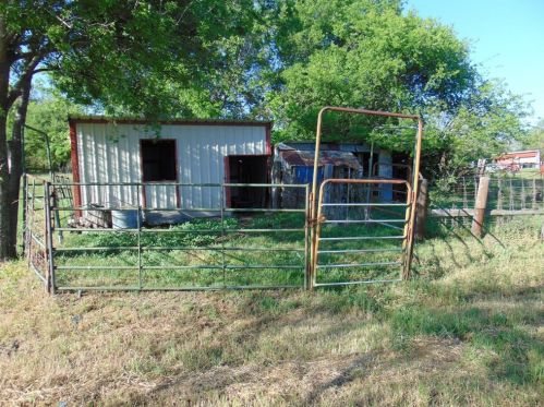 4710 Mineral Wl Hwy, Weatherford TX  76088-6714 exterior