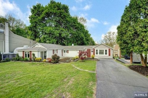 20 Highland Ave, West Milford NJ  07480-3855 exterior