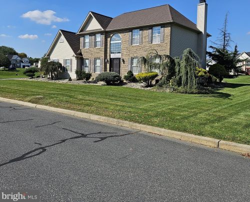 807 Blue Spruce Ln, Easton, PA 18040-8202