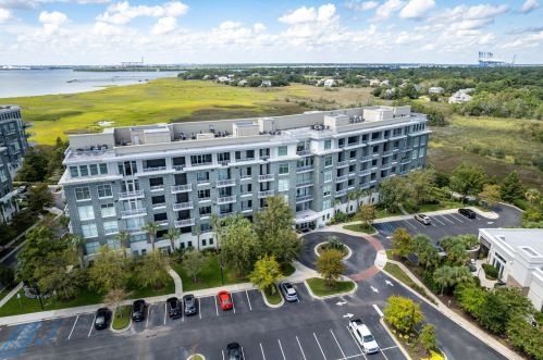 318 Cooper River Dr, Mount Pleasant, SC 29464-1815