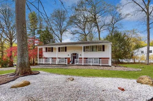 200 Geymer Dr, Mahopac, NY 10541-2043