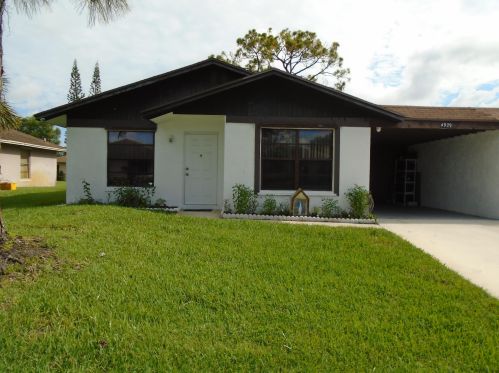 4929 Regina Ct, West Palm Beach, FL 33415-5662