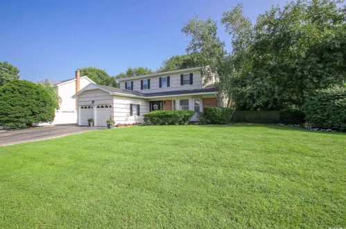 8 Colmar Ave, Lake Grove, NY 11755-2711