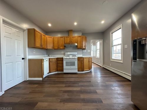 74 Doremus St, Paterson NJ  07522-3904 exterior