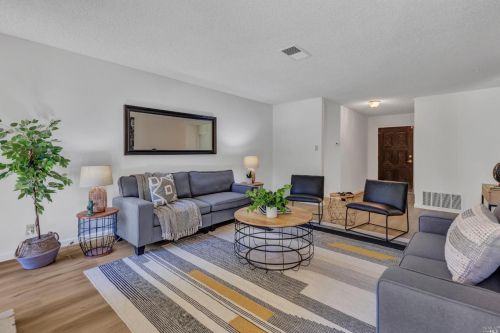 434 Brentwood Dr, Benicia CA  94510-1437 exterior