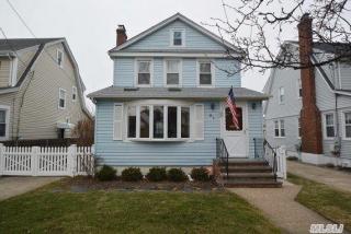 21 Cambridge St, Malverne, NY 11565-2304