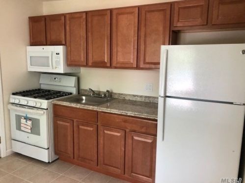 55 Locust St, Central Islip, NY 11722-3124