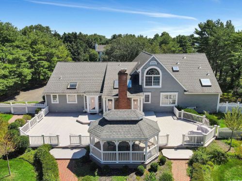 4 Miller Farms Ct, Miller Place, NY 11764-2435