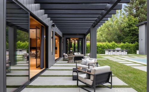 4508 Haskell Ave, Van Nuys CA  91436-3148 exterior