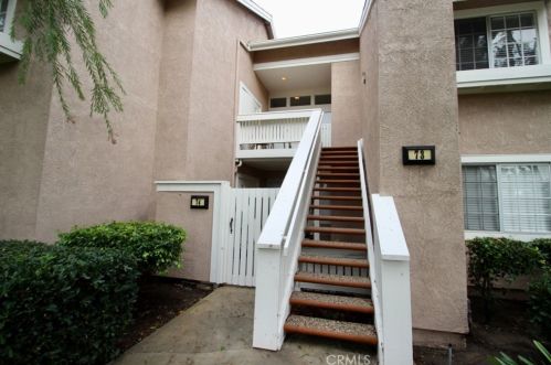 73 Woodleaf, Irvine CA  92614-7081 exterior