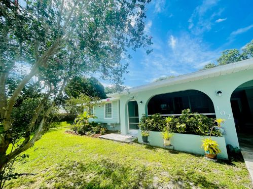 102 Lakehurst Dr, Fort Pierce, FL 34983-2546