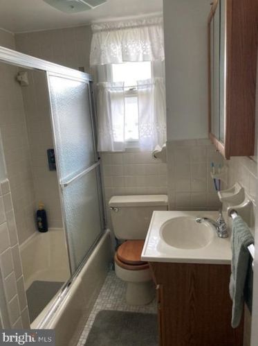 376 Amosland Rd, Holmes PA  19043-1203 exterior