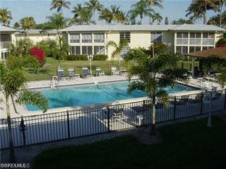 257 Palm Dr, Naples FL  34112-4921 exterior