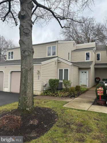 517 Portsmouth Ct, Gardenville, PA